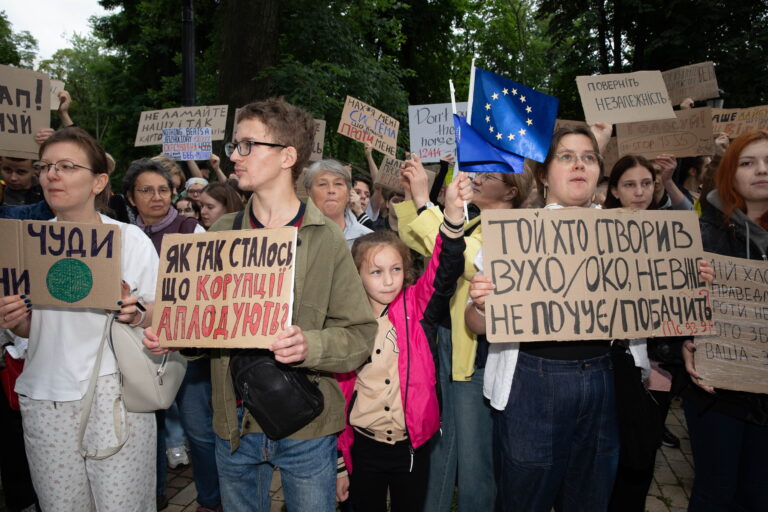Resilience and wartime transformation: trust, geopolitics, and EU democracy  promotion in Ukraine - re-Engage | A Horizon Europe project